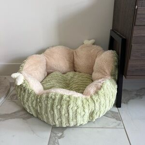 Cactus Pet Bed, Machine Washable Luxury Plush Cat/Dog Bed with Nonslip Bottom